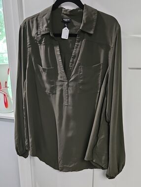 torrid olive green V-neck long sleeve blouse